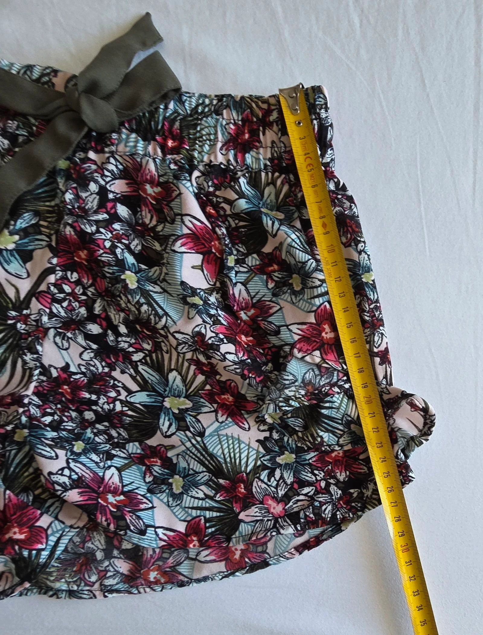 Short fluido con estampado tropical 34 XS Kiabi short de verano con lazo para atar – photo 8
